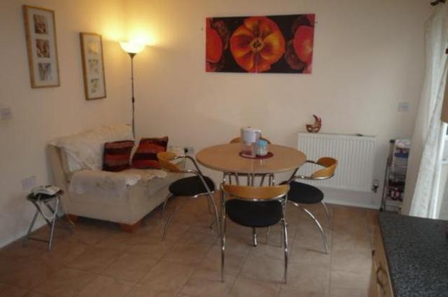  Image of 3 bedroom Town House to rent in Quarles Park Road Chadwell Heath Romford RM6 at Quarles Park Road  Chadwell Heath, RM6 4DE