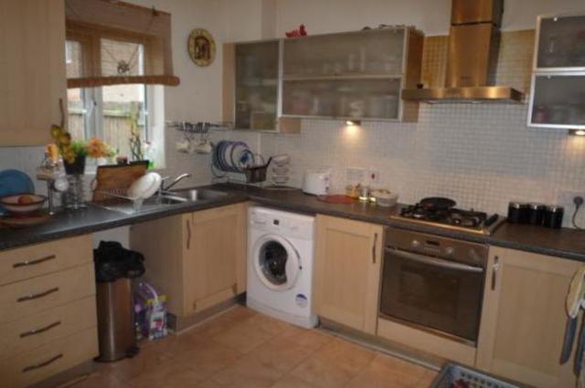  Image of 3 bedroom Town House to rent in Quarles Park Road Chadwell Heath Romford RM6 at Quarles Park Road  Chadwell Heath, RM6 4DE