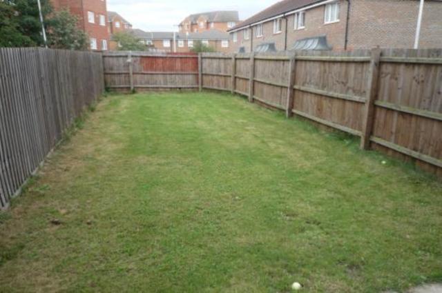  Image of 3 bedroom Town House to rent in Quarles Park Road Chadwell Heath Romford RM6 at Quarles Park Road  Chadwell Heath, RM6 4DE