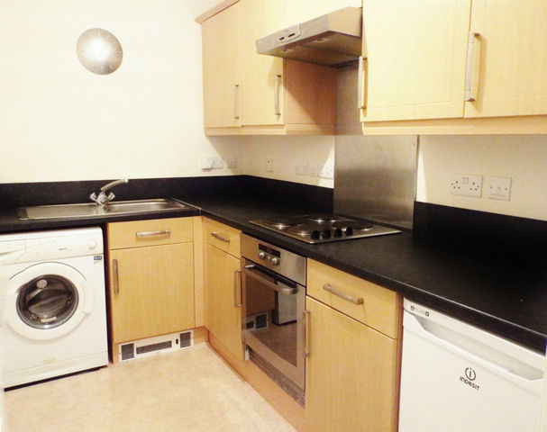  Image of 2 bedroom Flat to rent in Queens Crescent Livingston EH54 at Livingston West Lothian West Lothian, EH54 8EJ