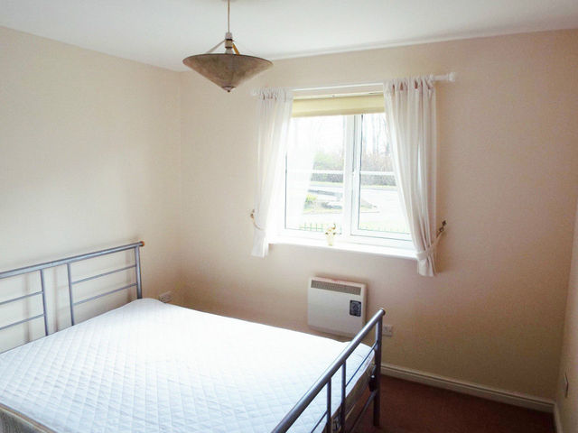  Image of 2 bedroom Flat to rent in Queens Crescent Livingston EH54 at Livingston West Lothian West Lothian, EH54 8EJ