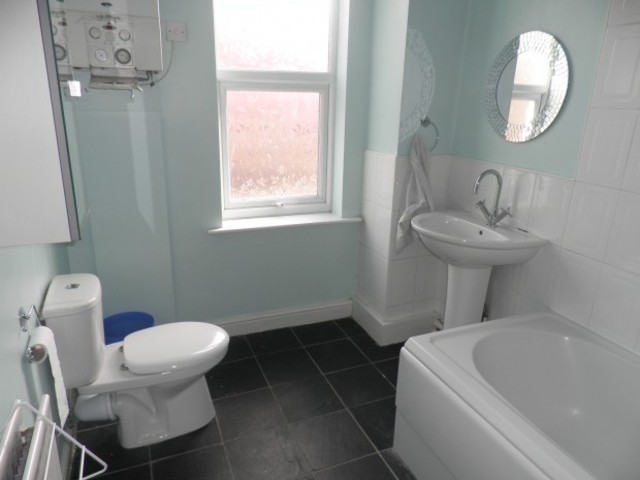  Image of 2 bedroom Terraced house to rent in Queens Road Hyde Park Leeds LS6 at Queens Road  Leeds, LS6 1NY