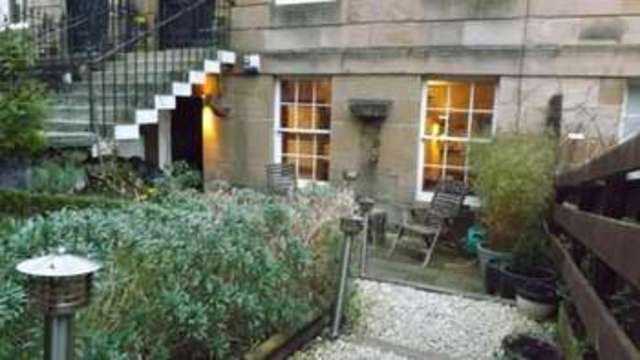 Image of 2 bedroom Flat for sale in Queen Square Glasgow G41 at Queen Square  Glasgow, G41 2AZ
