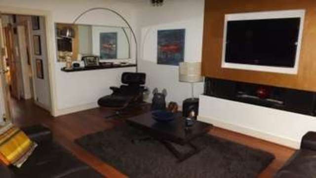  Image of 2 bedroom Flat for sale in Queen Square Glasgow G41 at Queen Square  Glasgow, G41 2AZ