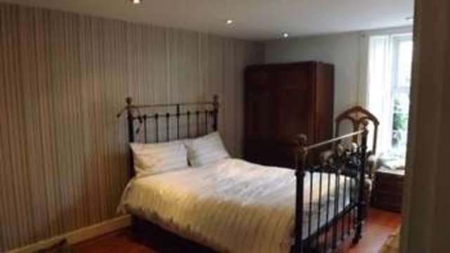  Image of 2 bedroom Flat for sale in Queen Square Glasgow G41 at Queen Square  Glasgow, G41 2AZ