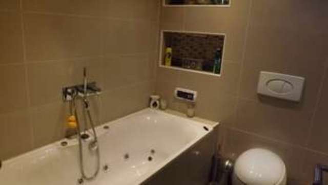  Image of 2 bedroom Flat for sale in Queen Square Glasgow G41 at Queen Square  Glasgow, G41 2AZ