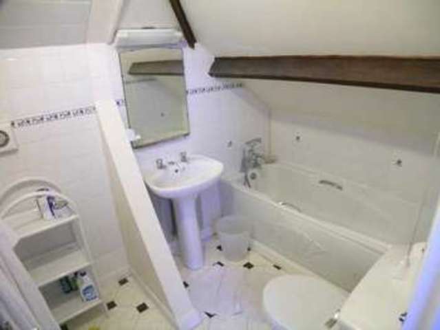  Image of 3 bedroom Apartment to rent in Quicks Road London SW19 at Merton, SW19 1EY