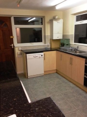  Image of 5 bedroom House Share to rent in Quinton Road Harborne Birmingham B17 at Harborne West Midlands Harborne, B17 0PY