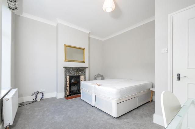  Image of 2 bedroom Ground Flat to rent in Racton Road London SW6 at Racton Road  London, SW6 1LW