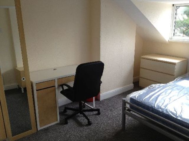  Image of 8 bedroom House Share to rent in Raddlebarn Road Selly Oak Birmingham B29 at Selly Oak West Midlands Selly Oak, B29 6HQ