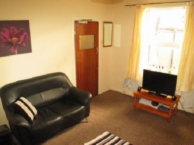 Image of 4 bedroom House Share to rent in Raddlebarn Road Selly Oak Birmingham B29 at Selly Oak West Midlands Selly Oak, B29 6HQ