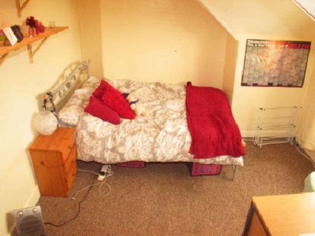  Image of 4 bedroom House Share to rent in Raddlebarn Road Selly Oak Birmingham B29 at Selly Oak West Midlands Selly Oak, B29 6HQ