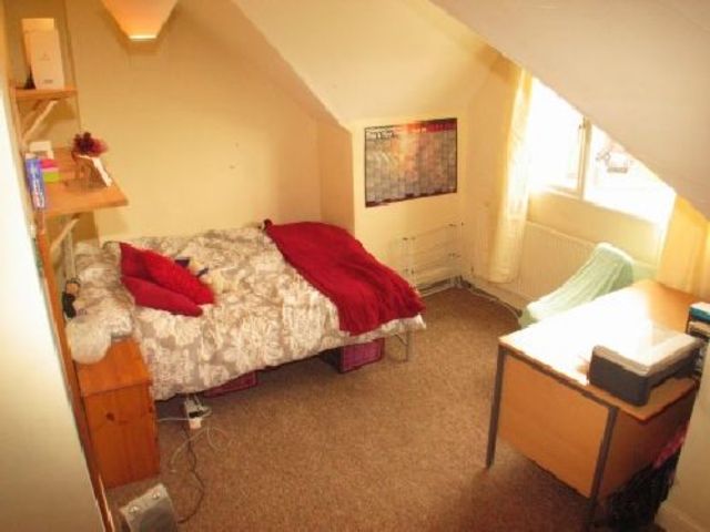  Image of 4 bedroom House Share to rent in Raddlebarn Road Selly Oak Birmingham B29 at Selly Oak West Midlands Selly Oak, B29 6HQ