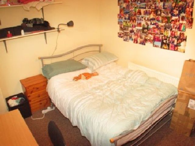  Image of 4 bedroom House Share to rent in Raddlebarn Road Selly Oak Birmingham B29 at Selly Oak West Midlands Selly Oak, B29 6HQ