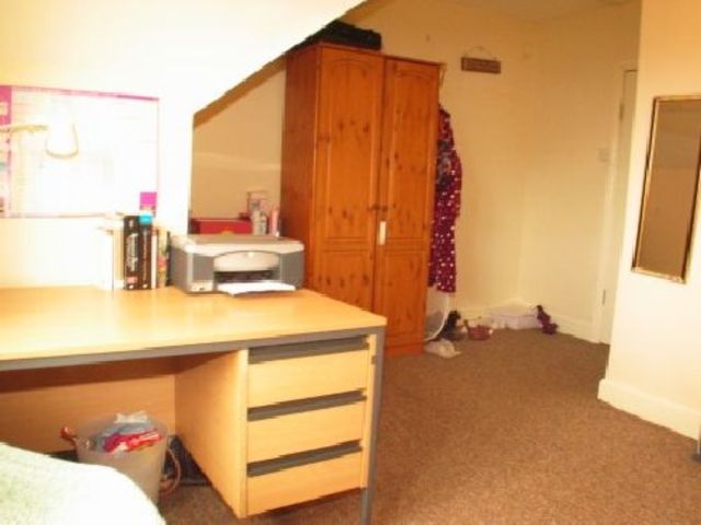  Image of 4 bedroom House Share to rent in Raddlebarn Road Selly Oak Birmingham B29 at Selly Oak West Midlands Selly Oak, B29 6HQ