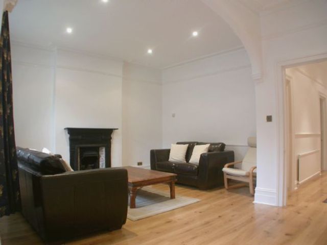 Image of 2 bedroom Flat to rent in Randolph Avenue London W9 at Randolph Avenue Array Maida Vale, W9 1NS