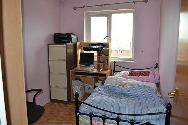  Image of 2 bedroom Flat for sale in Ravenings Parade Goodmayes Road Goodmayes Ilford IG3 at Ravening Parade  Goodmayes, IG3 9NR
