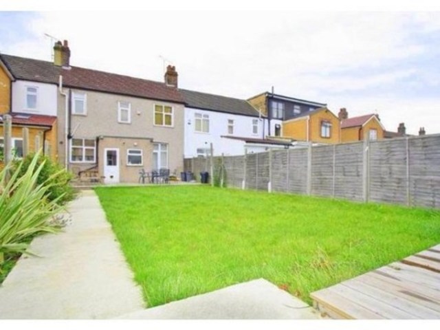  Image of 4 bedroom Terraced house to rent in Redbridge Lane East Ilford IG4 at REDBRIDGE LANE EAST  REDBRIDGE, IG4 5BY