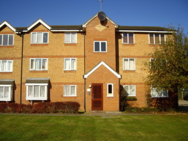  Image of 1 bedroom Flat to rent in Royal Crescent Ilford IG2 at REGAL HOUSE  NEWBURY PARK, IG2 7JY