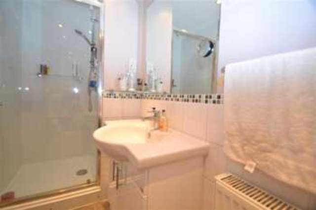  Image of 2 bedroom Apartment to rent in Hartfield Road London SW19 at Wimbledon, SW19 3SF