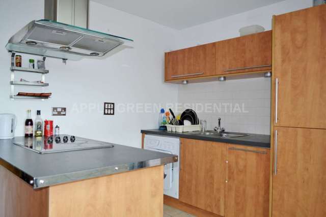  Image of 2 bedroom Apartment to rent in Regents Park Road London NW1 at Regents Park Road Primrose Hill London, NW1 8AQ
