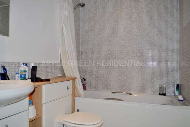  Image of 2 bedroom Apartment to rent in Regents Park Road London NW1 at Regents Park Road Primrose Hill London, NW1 8AQ