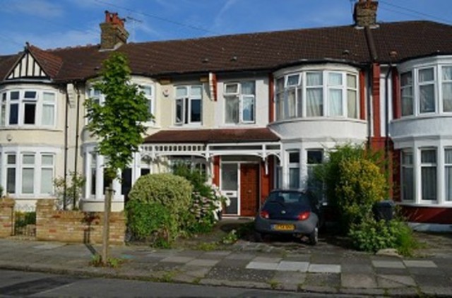  Image of 1 bedroom Flat to rent in Firs Lane London N13 at Riverway  Palmers Green, N13 5LY