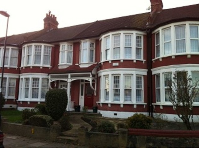  Image of 3 bedroom Detached house to rent in Riverway London N13 at Riverway  Palmers Green, N13 5JY