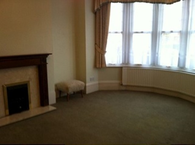 Image of 3 bedroom Detached house to rent in Riverway London N13 at Riverway  Palmers Green, N13 5JY