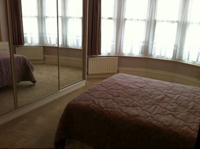  Image of 3 bedroom Detached house to rent in Riverway London N13 at Riverway  Palmers Green, N13 5JY