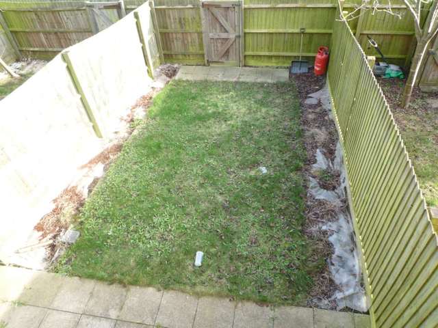  Image of 3 bedroom Terraced house to rent in Robinson Way Northfleet Gravesend DA11 at Robinson Way  Gravesend, DA11 9AB