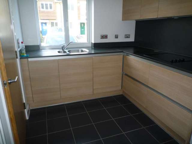  Image of 3 bedroom Terraced house to rent in Robinson Way Northfleet Gravesend DA11 at Robinson Way  Gravesend, DA11 9AB