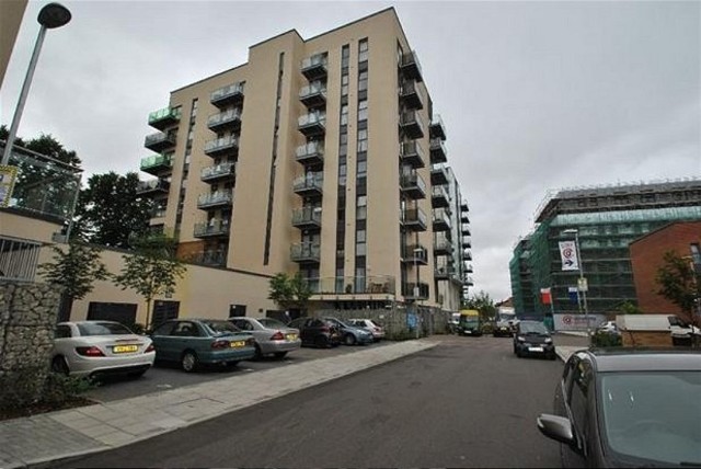  Image of 2 bedroom Flat to rent in Academy Way Becontree Dagenham RM8 at Roehampton House  Dagenham, RM8 2FJ