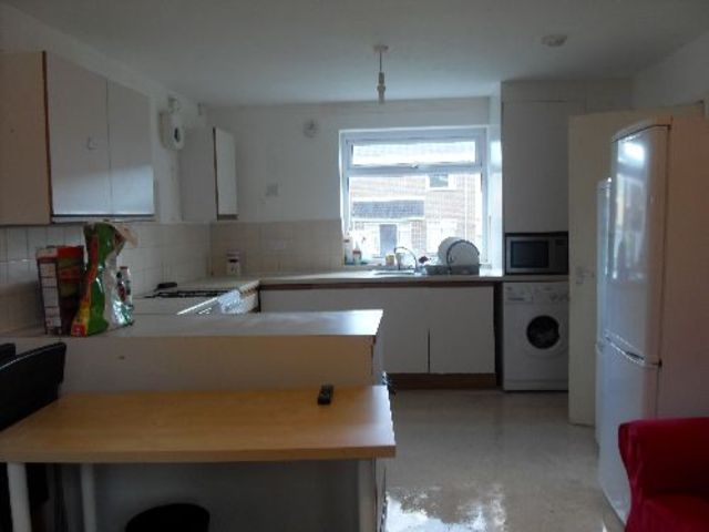  Image of 6 bedroom House Share to rent in Roman Way Edgbaston Birmingham B15 at Selly Oak West Midlands Selly Oak, B15 2SL