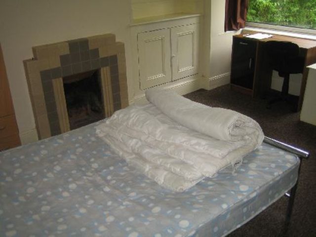  Image of 3 bedroom House Share to rent in Rose Cottages Hubert Road Selly Oak Birmingham B29 at Selly Oak West Midlands Selly Oak, B29 6EF
