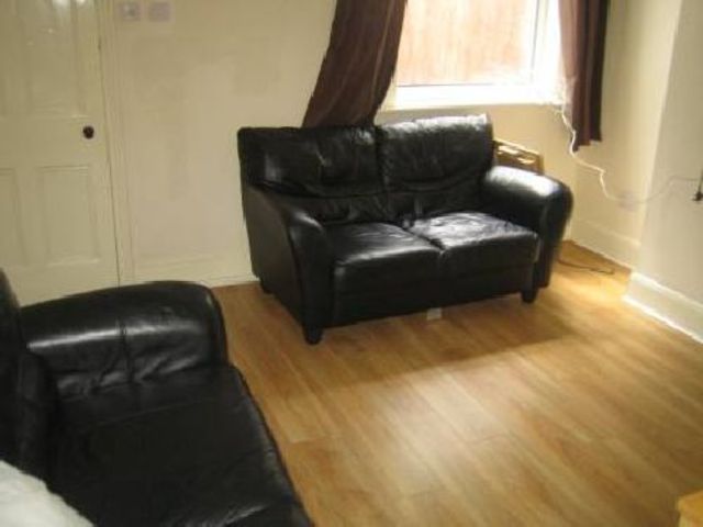  Image of 3 bedroom House Share to rent in Rose Cottages Hubert Road Selly Oak Birmingham B29 at Selly Oak West Midlands Selly Oak, B29 6EF