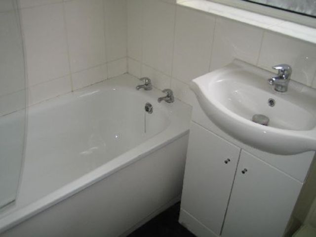  Image of 3 bedroom House Share to rent in Rose Cottages Hubert Road Selly Oak Birmingham B29 at Selly Oak West Midlands Selly Oak, B29 6EF