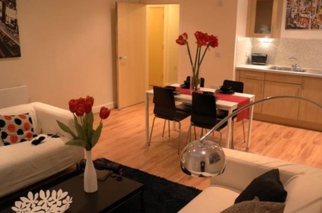  Image of 2 bedroom Ground Flat to rent in Desvignes Drive London SE13 at Rosse Gardens Desvignes Road Hither Green, SE13 6PA