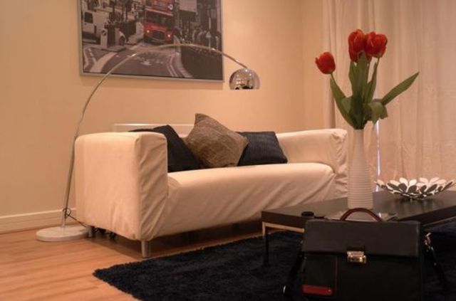  Image of 2 bedroom Ground Flat to rent in Desvignes Drive London SE13 at Rosse Gardens Desvignes Road Hither Green, SE13 6PA