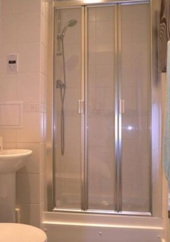  Image of 2 bedroom Ground Flat to rent in Desvignes Drive London SE13 at Rosse Gardens Desvignes Road Hither Green, SE13 6PA