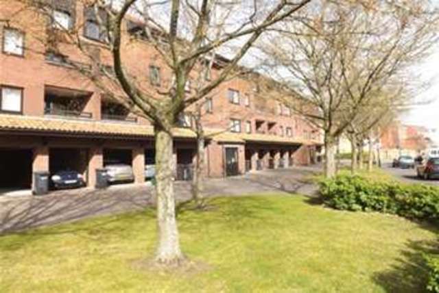 Image of 2 bedroom Flat to rent in Rownham Mead Bristol BS8 at Bristol, BS8 4YE
