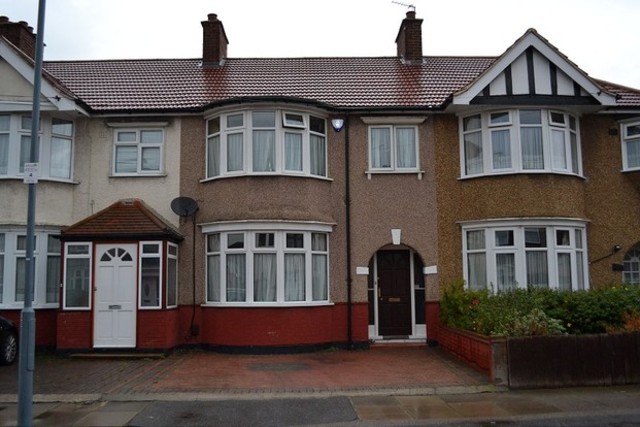  Image of 3 bedroom Terraced house to rent in Roxy Avenue Chadwell Heath Romford RM6 at Roxy Avenue  Chadwell Heath, RM6 4AN