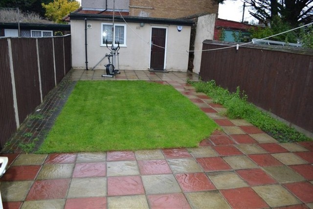  Image of 3 bedroom Terraced house to rent in Roxy Avenue Chadwell Heath Romford RM6 at Roxy Avenue  Chadwell Heath, RM6 4AN