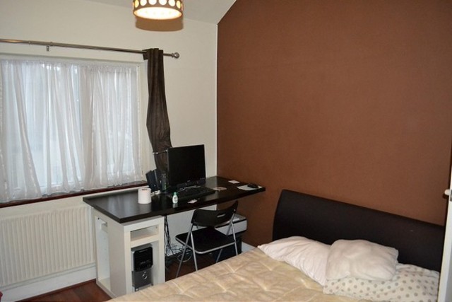  Image of 3 bedroom Terraced house to rent in Roxy Avenue Chadwell Heath Romford RM6 at Roxy Avenue  Chadwell Heath, RM6 4AN