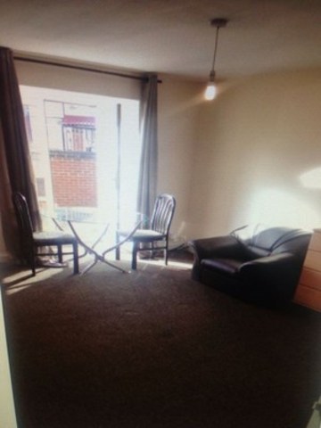  Image of 1 bedroom Ground Flat to rent in Roxy Avenue Chadwell Heath Romford RM6 at ROXY AVENUE  CHADWELL HEATH, RM6 4AZ