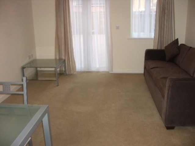  Image of 2 bedroom Detached house to rent in Royal Crescent Ilford IG2 at Royal Cresent  Newbury park, IG2 7JZ