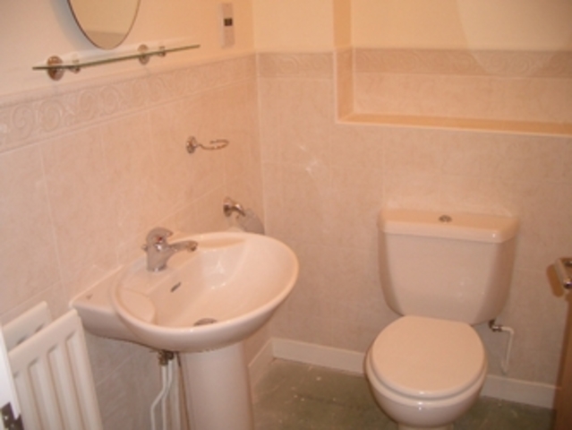  Image of 2 bedroom Detached house to rent in Royal Crescent Ilford IG2 at Royal Cresent  Newbury park, IG2 7JZ