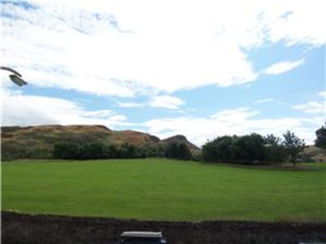  Image of 4 bedroom Flat to rent in Royal Park Terrace Edinburgh EH8 at Holyrood Edinburgh Edinburgh, EH8 8JA