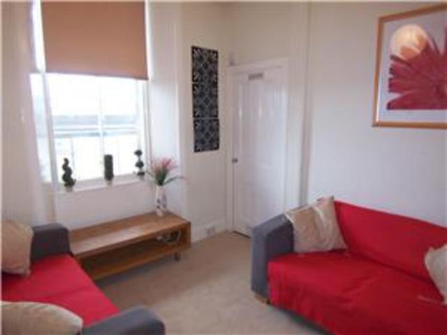  Image of 4 bedroom Flat to rent in Royal Park Terrace Edinburgh EH8 at Holyrood Edinburgh Edinburgh, EH8 8JA