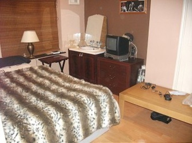  Image of 3 bedroom End of Terrace to rent in Rugby Road Dagenham RM9 at Rugby Road  Dagenham, RM9 4AH
